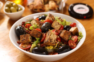 Insalata tofu sul arcobaleno